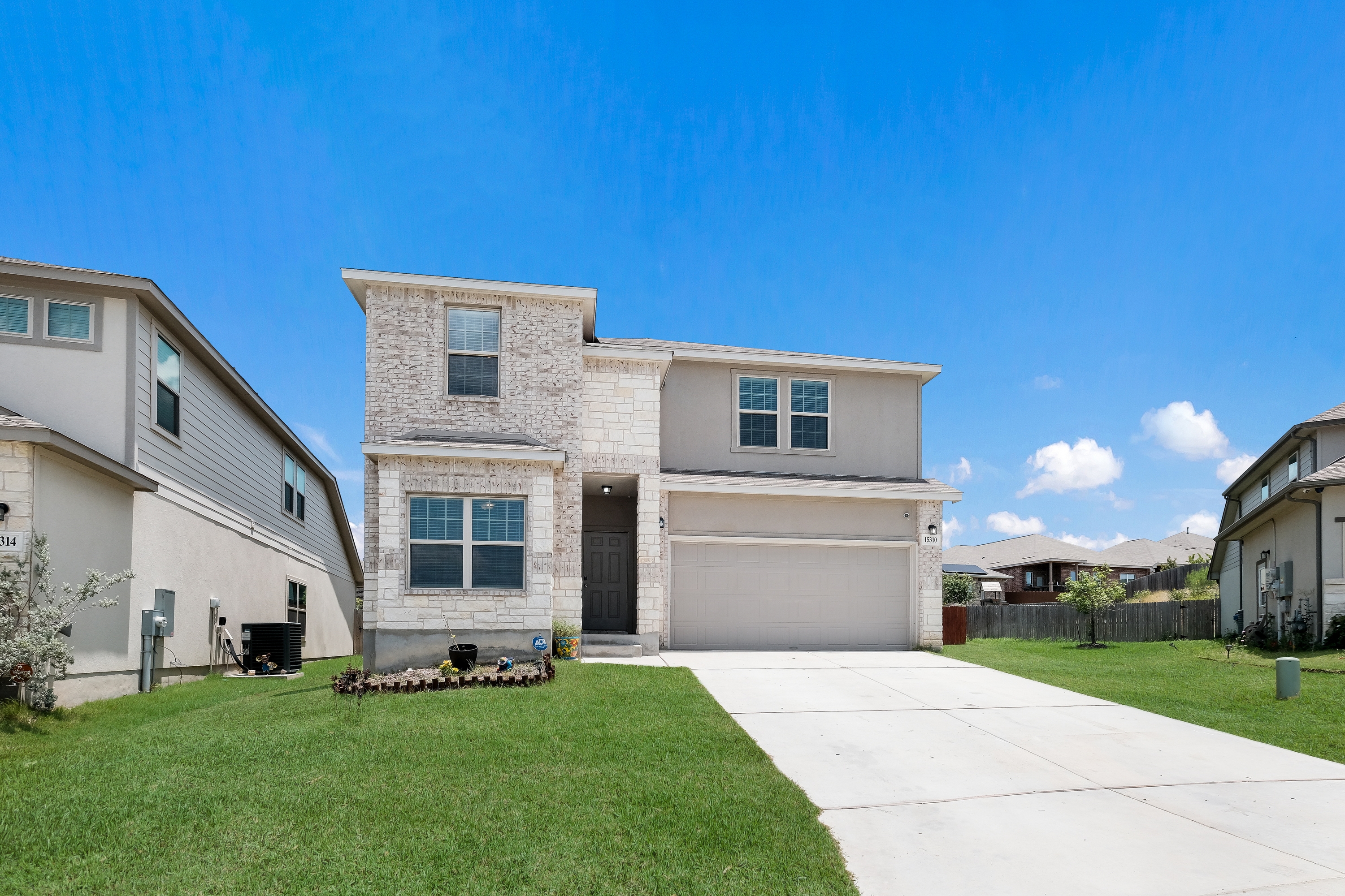 15310 Comanche Grove